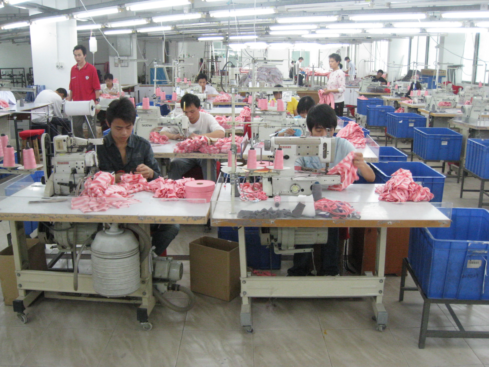校服品牌千萬(wàn)，為何獨(dú)選通榮