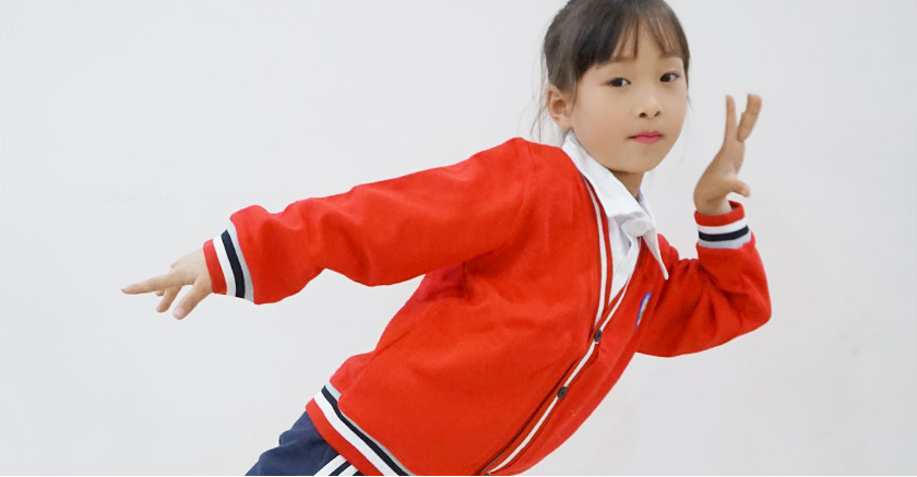 幼兒園園服紅色經(jīng)典款|通榮制衣