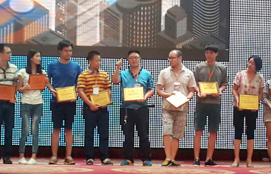 通榮制衣校服廠家董事長(zhǎng)